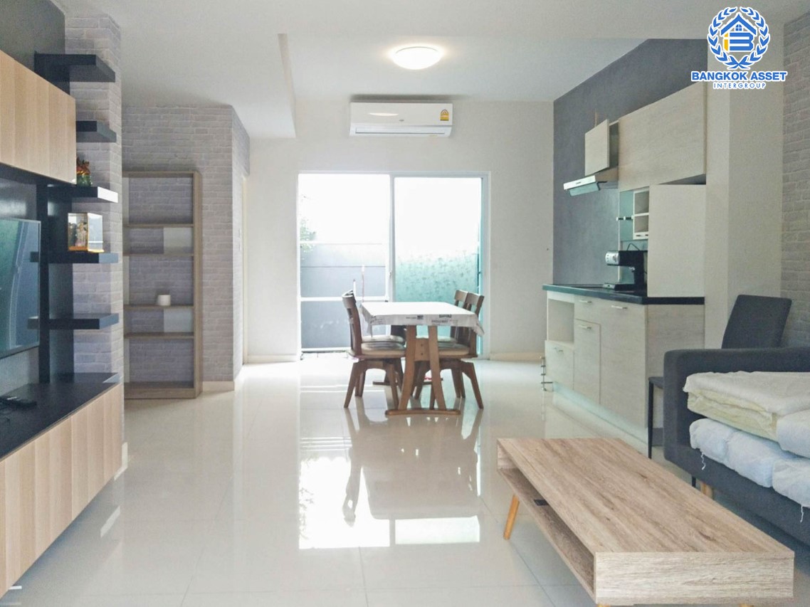 *****ทาวน์เฮ้าส์มือสอง ม.อินดี้3 บางนา-กม.7 เนื้อที่กว้าง 18.10 ตร.ว. ฟังก์ชัน 2 ห้องนอน 3 ห้องน้ำ 1 ที่จอดรถ ภายในสวยเหมือนใหม่ พร้อมเข้าอยู่ โครงการตั้งบนทำเลดี เชื่อมต่อ ถ.บัวนครินทร์, ถ.บางนา-ตราด, ถ.วงแหวนรอบนอกฯ, ถ.ศรีนครินทร์ ใกล้รถไฟฟ้าสายสีเขียว "สถานีบางนา" และทางด่วน "บูรพาวิถี"